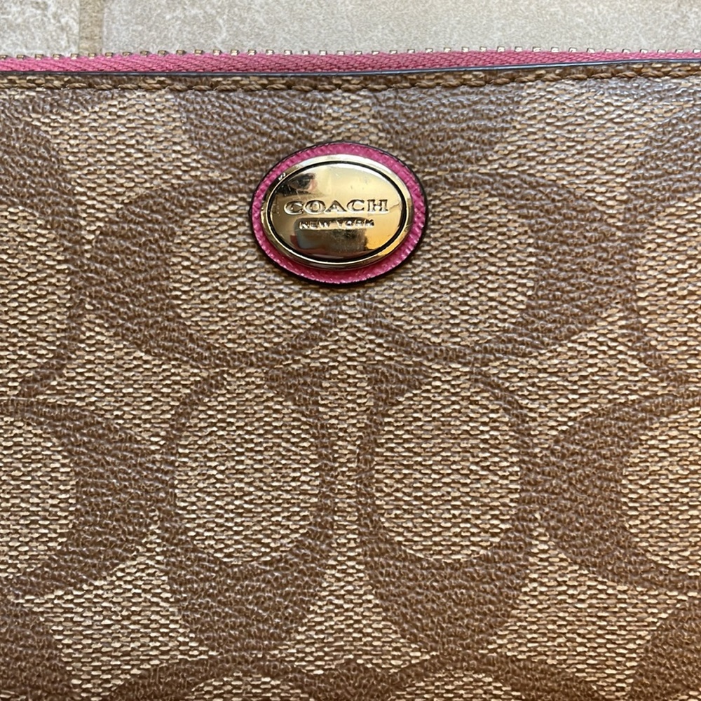 Coach Outlet Wallet - Picture 2 of 8